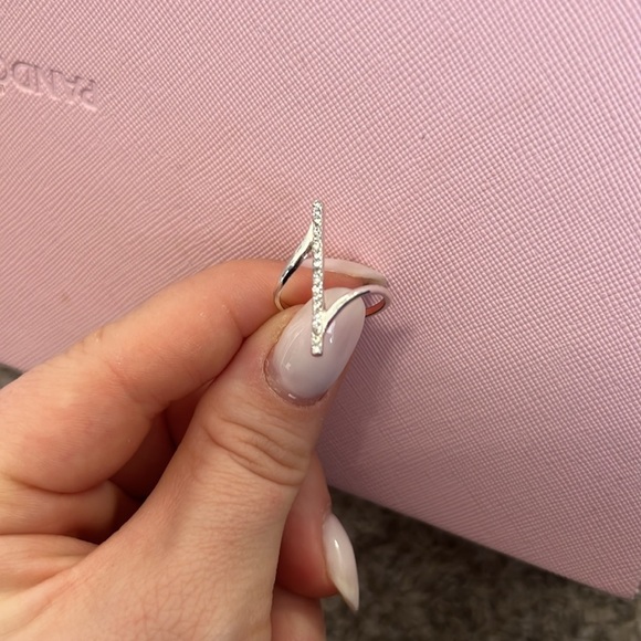 Woman’s small ring - Picture 2 of 2